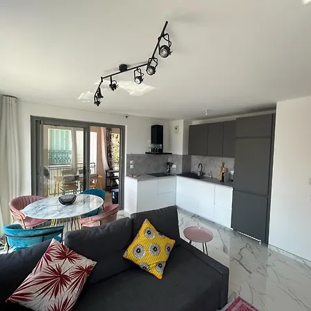 Appartement Neuf Et Equipe A Deux Pas De La Mer Et Face Au Casino En Plein Centre Menton Exterior photo
